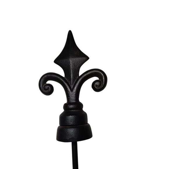 Garden Hose Guides Stakes Fleur de Lys Cast Iron Lot of 2 NOS - Picture 9 of 11